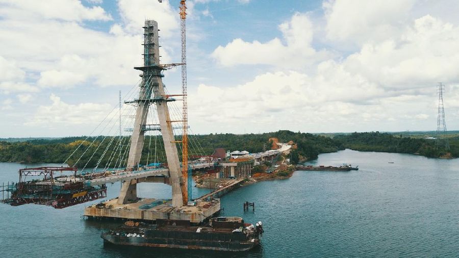 Jembatan Pulau Balang yang menghubungkan Balikpapan dengan Penajam Paser Utara melintasi Teluk Balikpapan. (Dok. Hutama Karya)