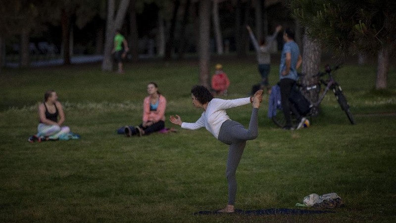 People exercise on a seafront promenade in Barcelona, Spain, Sunday, May 3, 2020. Spaniards have filled the streets of the country to do exercise after seven weeks of confinement to their homes to fight the coronavirus pandemic. People ran, walked, or rode bicycles under a brilliant sunny sky in Barcelona on Saturday, where many flocked to the maritime promenade to get as close as possible to the still off-limits beach. (AP Photo/Emilio Morenatti)