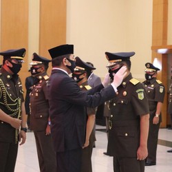 Bermasker, Jaksa Agung Lantik Wakilnya dan 2 Pejabat Eselon