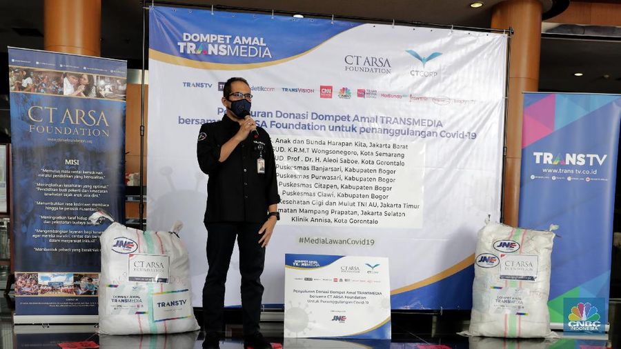 Dompet Amal TRANSMEDIA bersama CT ARSA Foundation Salurkan Donasi Tahap ke-4 untuk Penanganan Covid-19. (CNBC Indonesia/ Andrean Kristianto)