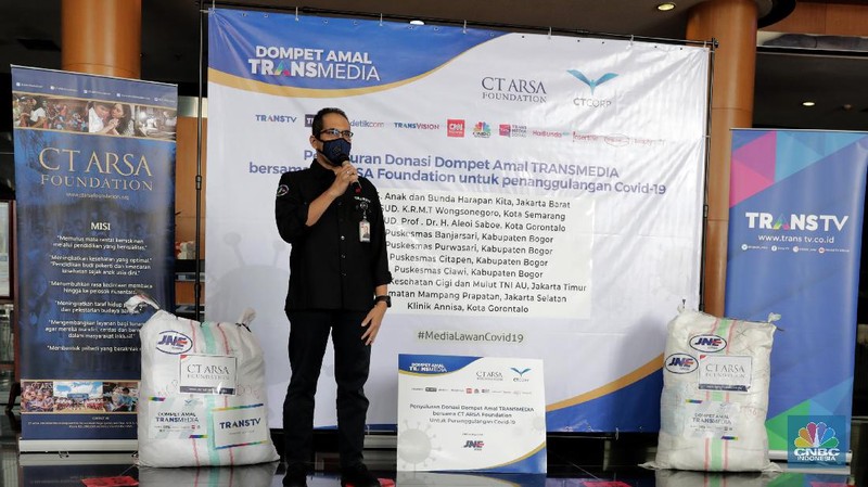 Dompet Amal TRANSMEDIA bersama CT ARSA Foundation Salurkan Donasi Tahap ke-4 untuk Penanganan Covid-19. (CNBC Indonesia/ Andrean Kristianto)