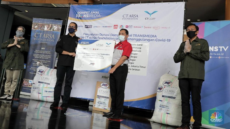 Dompet Amal TRANSMEDIA bersama CT ARSA Foundation Salurkan Donasi Tahap ke-4 untuk Penanganan Covid-19. (CNBC Indonesia/ Andrean Kristianto)