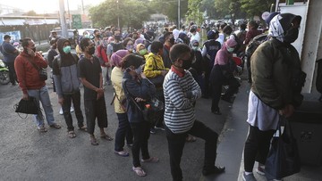 Ramai Ramai Penumpang Ikut Swab Test Corona Di Stasiun Bekasi