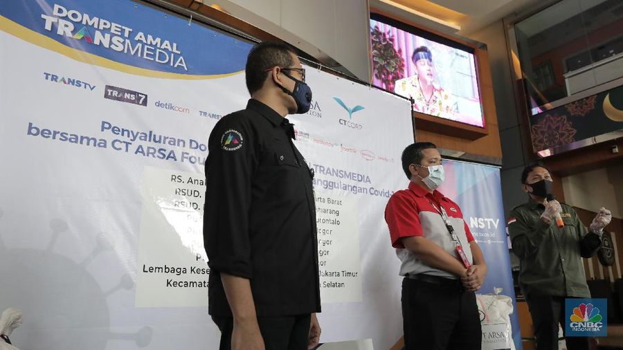 Dompet Amal TRANSMEDIA bersama CT ARSA Foundation Salurkan Donasi Tahap ke-4 untuk Penanganan Covid-19. (CNBC Indonesia/ Andrean Kristianto)