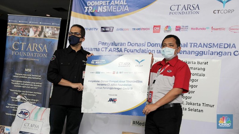 Dompet Amal TRANSMEDIA bersama CT ARSA Foundation Salurkan Donasi Tahap ke-4 untuk Penanganan Covid-19. (CNBC Indonesia/ Andrean Kristianto)