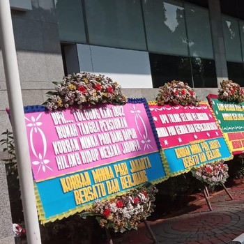 Ngadu ke DPR, Investor Minna Padi Tebar Karangan Bunga