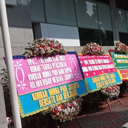 Ngadu ke DPR, Investor Minna Padi Tebar Karangan Bunga