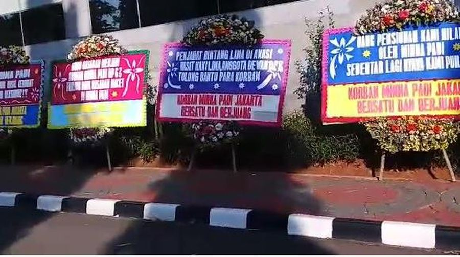 Karangan Bunga Minna Padi di DPR, 8 Mei 2020 (Dok. Komunitas Investor Minna Padi)