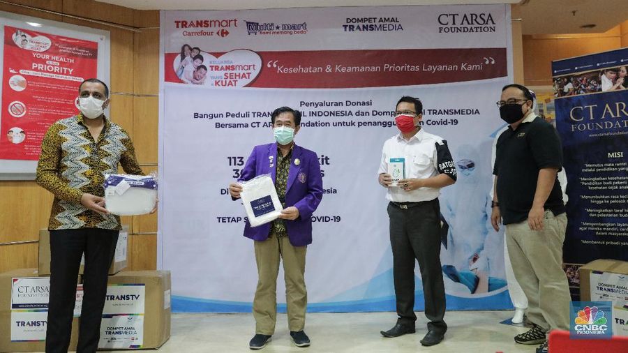 Melalui CT ARSA, Trans Retail dan Dompet Amal TRANSMEDIA Sumbang Donasi APD. (CNBC Indonesia/Andrean Kristianto)