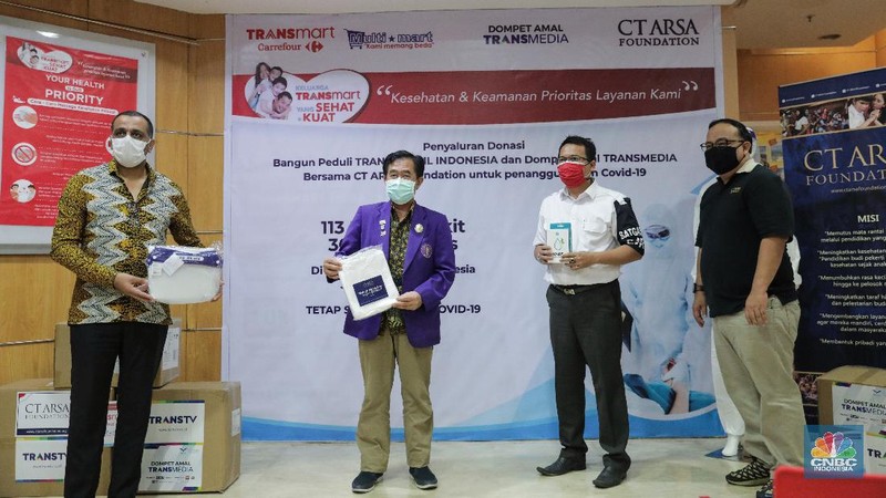 Melalui CT ARSA, Trans Retail dan Dompet Amal TRANSMEDIA Sumbang Donasi APD. (CNBC Indonesia/Andrean Kristianto)