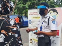 BPJS Kesehatan Tangerang Bekali Petugas dengan APD