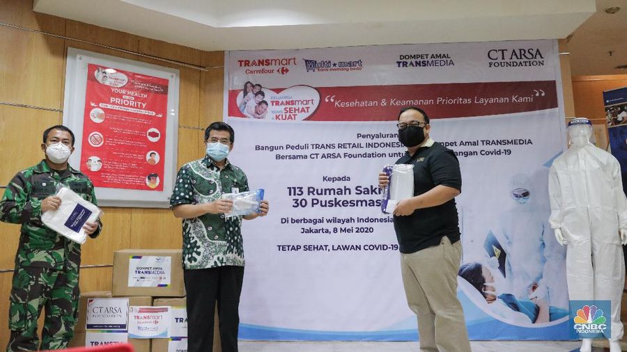 Melalui CT ARSA, Trans Retail dan Dompet Amal TRANSMEDIA Sumbang Donasi APD. (CNBC Indonesia/Andrean Kristianto)