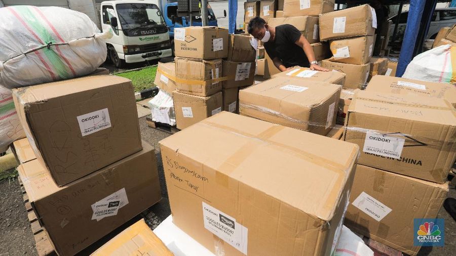 Melalui CT ARSA, Trans Retail dan Dompet Amal TRANSMEDIA Sumbang Donasi APD. (CNBC Indonesia/Andrean Kristianto)