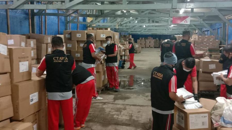 Trans Retail dan Transmedia Donasi APD melalui CT Arsa kepada 113 RS-30 Puskesmas (Dok. CT Arsa)