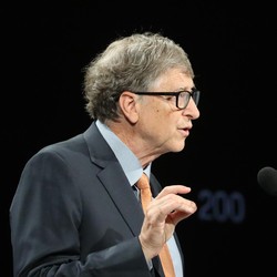 Jadi Berapa Dosis Vaksin Corona? Ini Penjelasan Bill Gates
