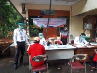 Di Tengah Tekanan Pandemi, BNI Tetap Salurkan Bansos