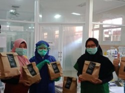 Gerakan #Bangsakuat Donasi Ribuan Makanan ke Tenaga Medis RI
