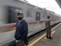 Pengawasan Kendor, Tak Punya Surat Tugas Bisa Naik KRL di DKI