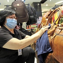 Lockdown Kelar, Tas & Sepatu di Mal-mal Malaysia Berjamur
