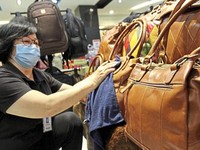 Lockdown Kelar, Tas & Sepatu di Mal-mal Malaysia Berjamur
