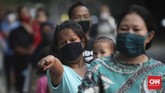Pembagian takjil ini sudah berlangsung 18 hari bulan Ramadan 1441 Hijiriah, 12 Mei 2020. (CNNIndonesia/Safir Makki)