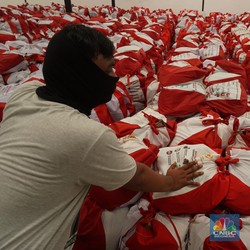 PKH Hingga Kartu Sembako, Deretan Bansos Jokowi di 2021