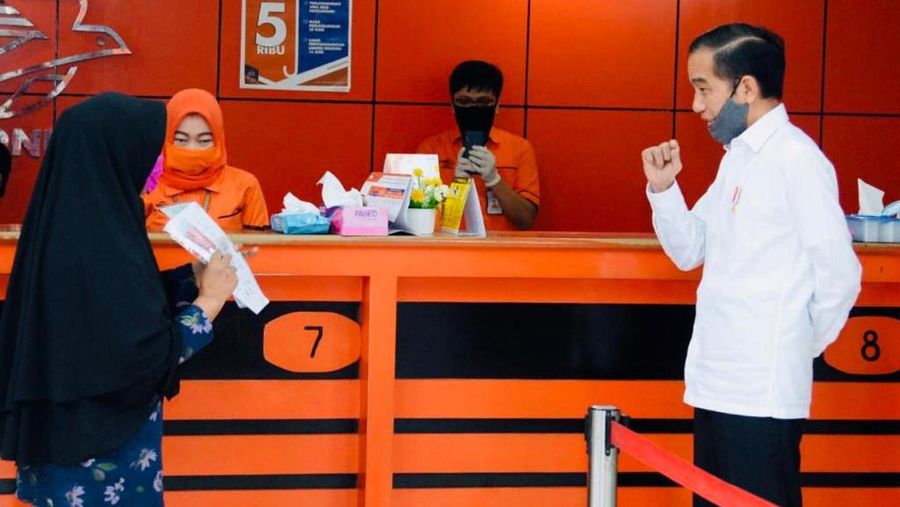 Presiden Jokowi Tinjau Penyaluran Bantuan Tunai di Kota Bogor (Biro Pers Sekretariat Presiden/ Lukas)