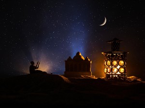 Kisah Turunnya Malaikat yang Menjabat Tangan Manusia di Malam Lailatul Qadar