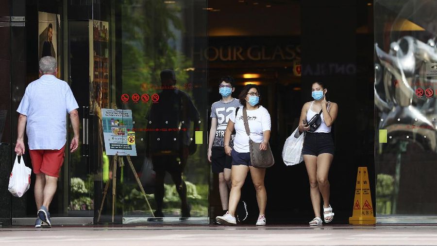 A man wearing a face mask looks at traditional Chinese medicinal products inside a Chinese medical hall in Singapore’s Chinatown district on Tuesday, May 12, 2020. Singapore has allowed selected businesses such as traditional Chinese medicine medical halls, home-based establishments, food manufacturing, selected food retail outlets, laundry services, traditional barbers and pet supplies to reopen May 12 in a cautious rollback of a two-month partial lockdown to curb the spread of COVID-19 infections in the city-state. (AP Photo / YK Chan)