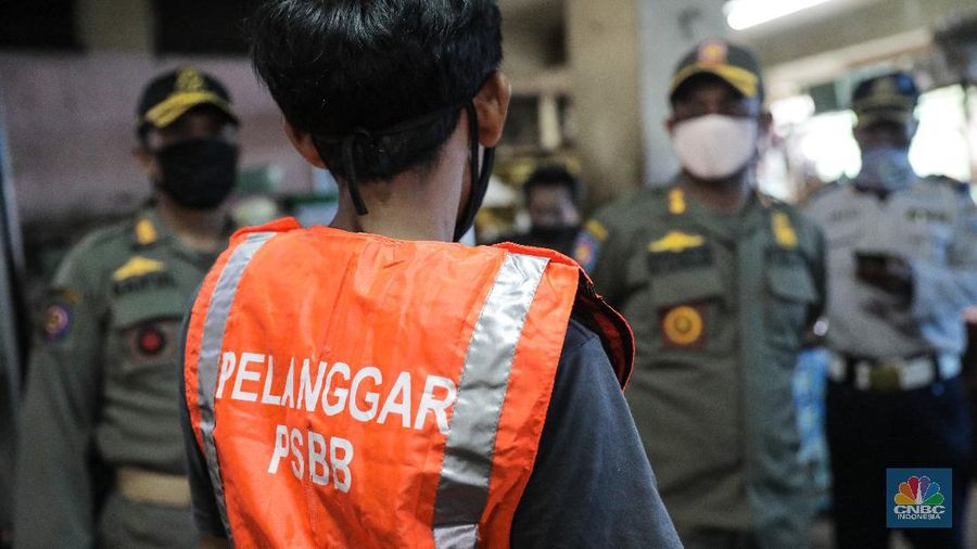 Sanksi bagi warga tidak menggunakan masker (CNBC Indonesia/ Andrean Kristianto)