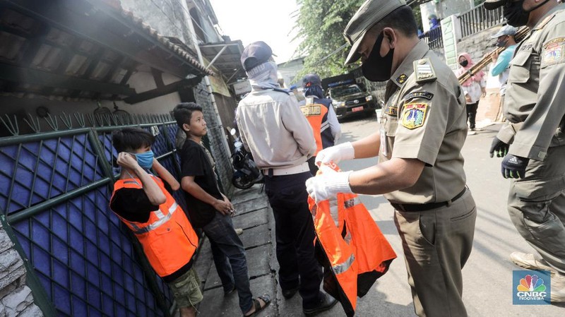 Sanksi bagi warga tidak menggunakan masker (CNBC Indonesia/ Andrean Kristianto)
