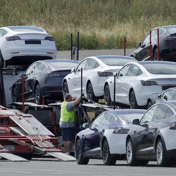 Intip Pabrik Tesla yang akan Buka Saat Lockdown di California