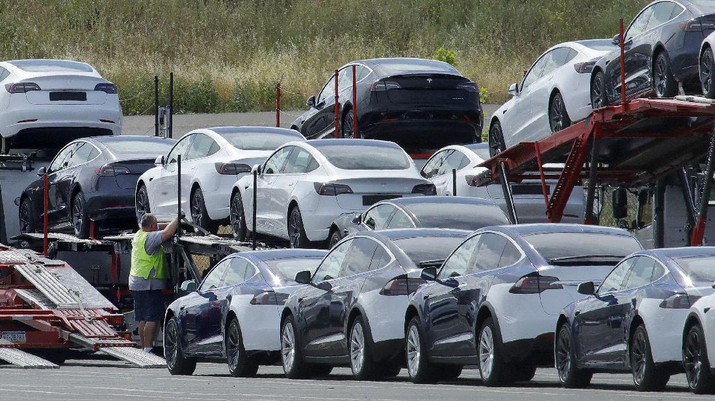 A truck loaded with Tesla cars departs the Tesla plant Tuesday, May 12, 2020, in Fremont, Calif. Tesla CEO Elon Musk has emerged as a champion of defying stay-home orders intended to stop the coronavirus from spreading, picking up support as well as critics on social media. Among supporters was President Donald Trump, who on Tuesday tweeted that Tesla's San Francisco Bay Area factory should be allowed to open despite health department orders to stay closed except for basic operations. (AP Photo/Ben Margot)