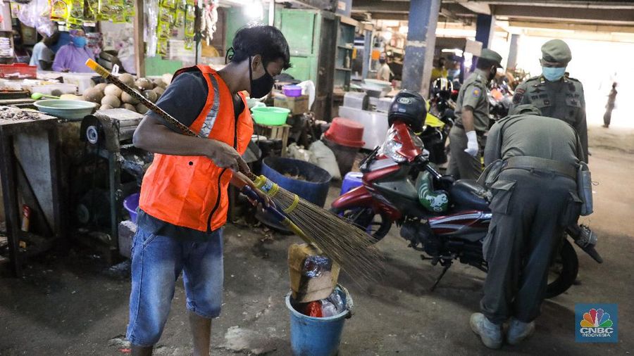 Sanksi bagi warga tidak menggunakan masker (CNBC Indonesia/ Andrean Kristianto)