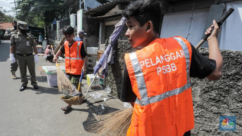 Sanksi bagi warga tidak menggunakan masker (CNBC Indonesia/ Andrean Kristianto)