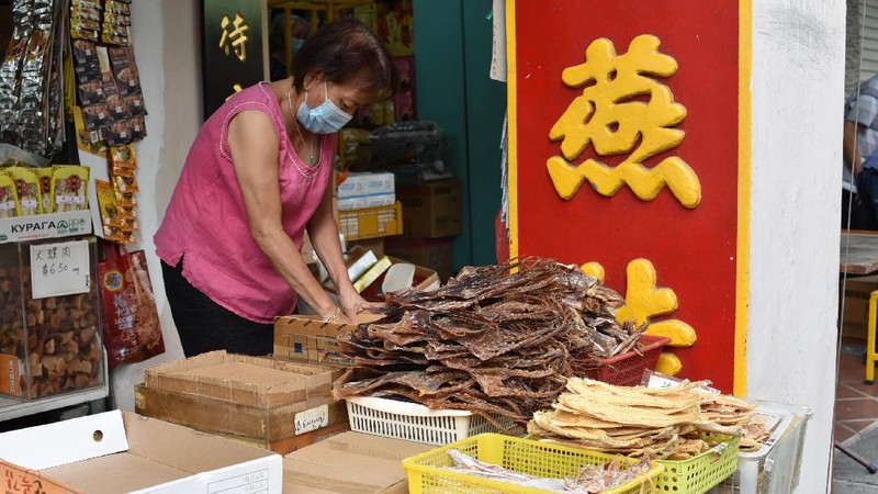 A man wearing a face mask looks at traditional Chinese medicinal products inside a Chinese medical hall in Singapore’s Chinatown district on Tuesday, May 12, 2020. Singapore has allowed selected businesses such as traditional Chinese medicine medical halls, home-based establishments, food manufacturing, selected food retail outlets, laundry services, traditional barbers and pet supplies to reopen May 12 in a cautious rollback of a two-month partial lockdown to curb the spread of COVID-19 infections in the city-state. (AP Photo / YK Chan)