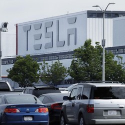 Perang Dagang Trump Makan Korban Baru: Tesla