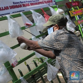 Solidaritas Saat Pandemi: Tiang Berbagi Sedekah Sembako