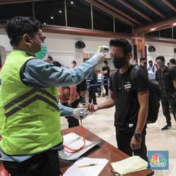 Penumpang Pesawat Naik Lebih dari 2X Lipat, Ekonomi Pulih?