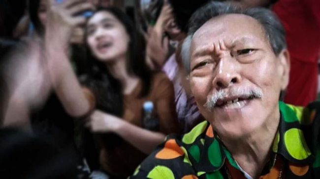 Jenazah Aktor Henky Solaiman Dikremasi dan Dilarung ke Laut