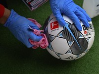 New Normal Laga Sepak Bola: Nir Penonton & Social Distancing!