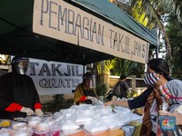 Bagi Takjil Gratis Zaman Pandemi: Pakai Social Distancing!