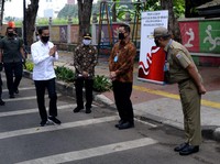 Intip Jokowi Blusukan Cek Penyaluran Bansos di Johar Baru