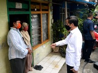 Dapat Laporan Menteri, Jokowi Janji Bansos Tuntas Minggu Ini