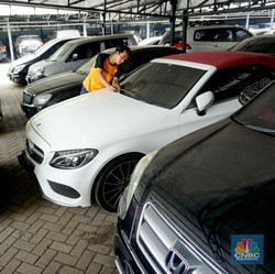 Harga Mobil Bekas Lagi Murah Meriah, Pedagang Menderita