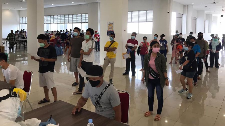 Kondisi antrean di wisma atlet kemayoran. (Ist)