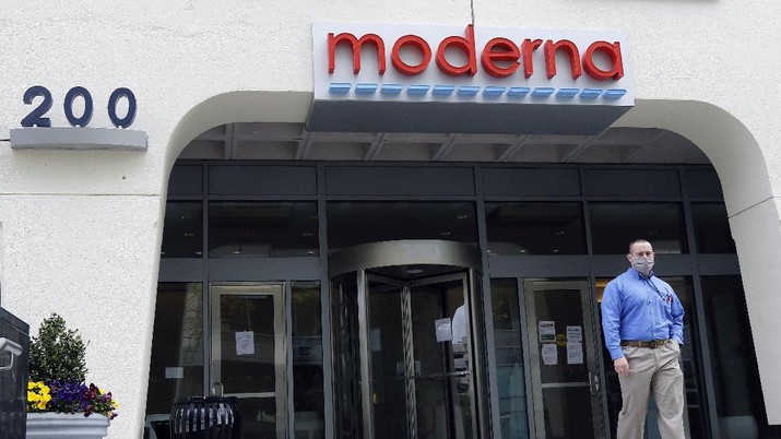 Moderna A sign marks an entrance to a Moderna, Inc., building, Monday, May 18, 2020, in Cambridge, Mass. Moderna announced Monday, May 18, 2020, that an experimental vaccine against the coronavirus showed encouraging results in very early testing, triggering hoped-for immune responses in eight healthy, middle-aged volunteers.(AP Photo/Bill Sikes)