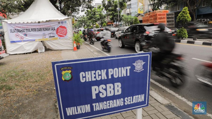 Pos Pemantauan PSBB Tanpa Penjagaan (CNBC Indonesia/ Andrean Kristianto)