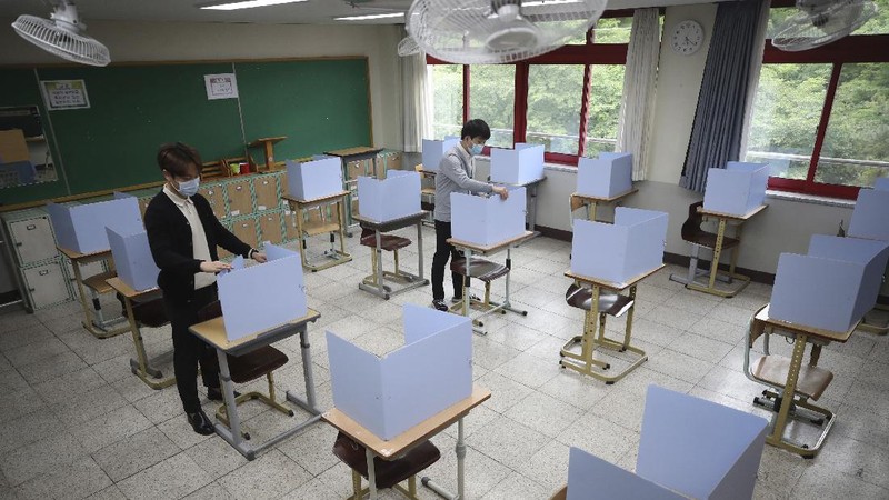 Korea Selatan Bersiap Buka Kembali Sekolah. AP/Kim Hyun-tae