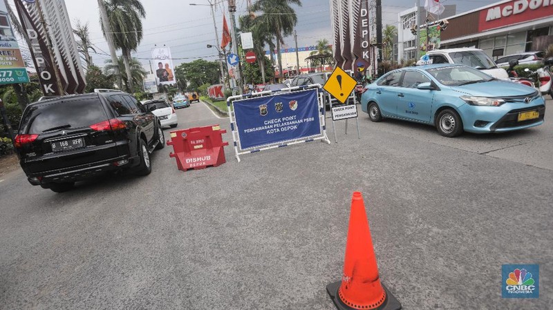 Pos Pemantauan PSBB Tanpa Penjagaan (CNBC Indonesia/ Andrean Kristianto)